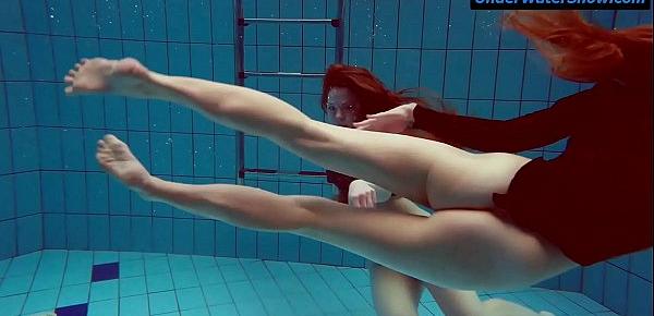  Two hot teens underwater